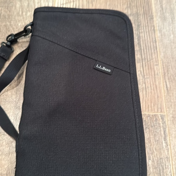 L.L. Bean Woman’s Black Travel Organizer - Picture 2 of 5